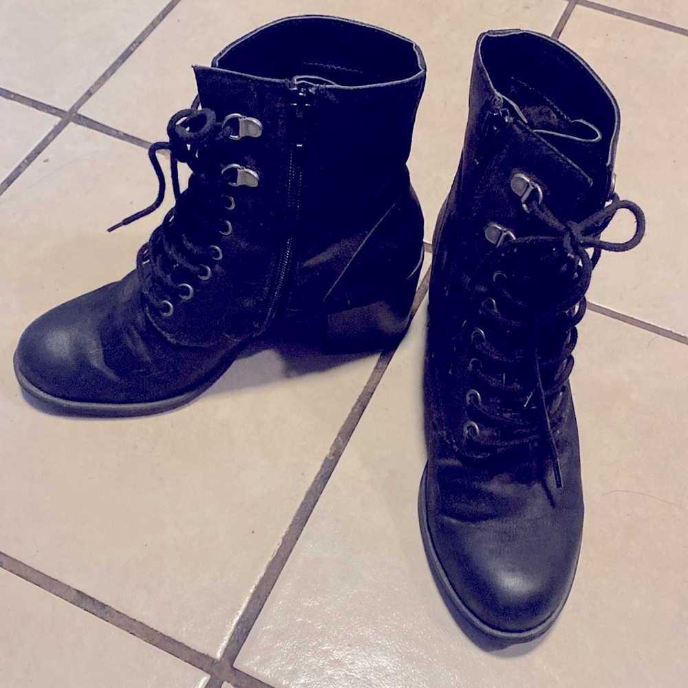Boots - Picture 2 of 4